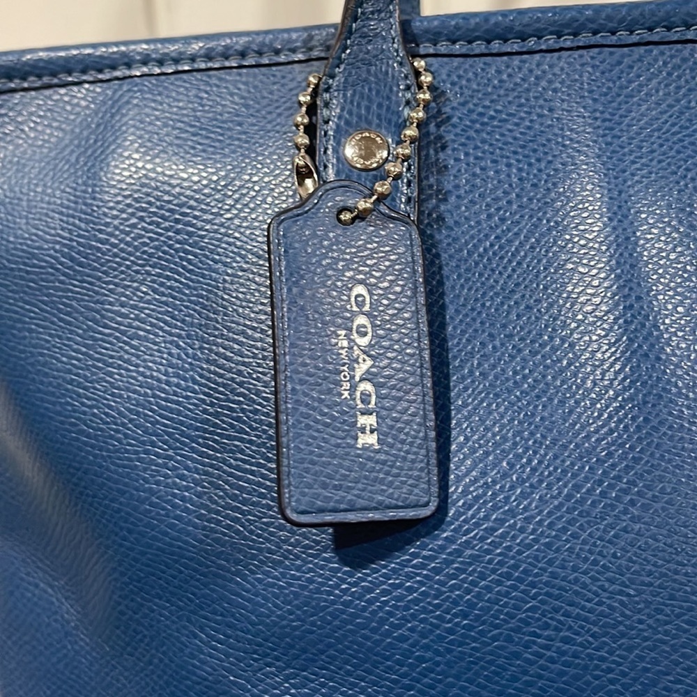 Beautiful medium Blue tote , beautiful. 🌸🌸 - Picture 3 of 4